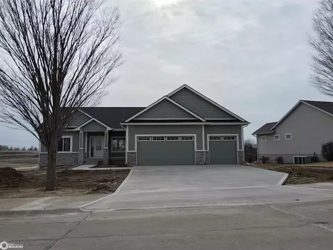 1117 Fox Run Dr, Oskaloosa, IA 52577