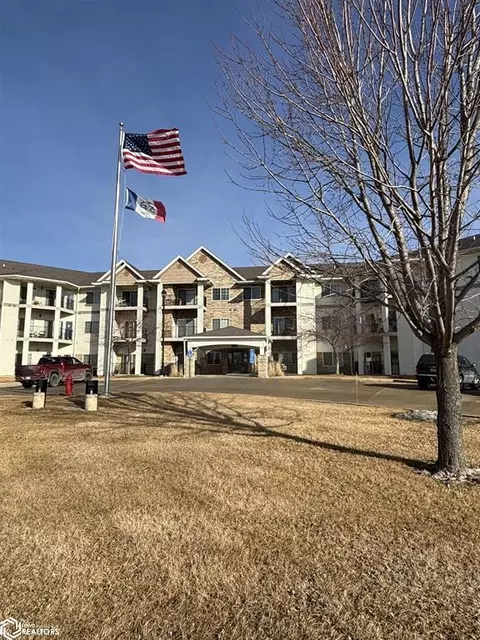 915 W Merle Hibbs Blvd #108, Marshalltown, IA 50158