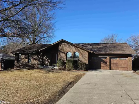 721 N 12th St, Oskaloosa, IA 52577