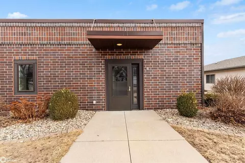 805 3rd Ave S UNIT B, Clear Lake, IA 50428