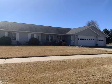 1617 Cambridge Dr, Burlington, IA 52601