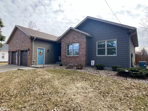 801 S 5th Ave W, Newton, IA 50208