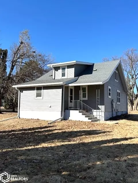506 W Robins St, Graettinger, IA 51342