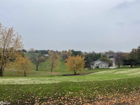 18 Fore Season Dr, Oakland Acres, IA 50112