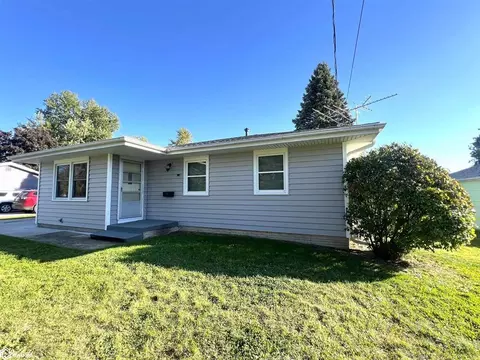 1405 N 9th Avenue Pl, Newton, IA 50208