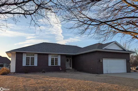 1104 10th St SW, Humboldt, IA 50548
