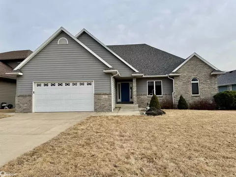 33 Lido Rd, Clear Lake, IA 50428
