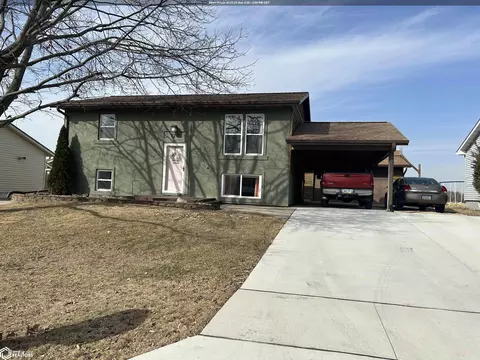 1217 Larkfield Ct, Marshalltown, IA 50158