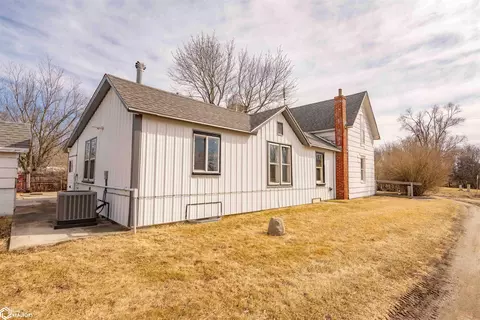7399 235th St, Blakesburg, IA 52536