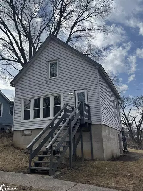 245 S 10th St, Burlington, IA 52601