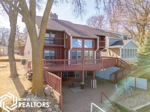 5256 Lakeview Dr, Clear Lake, IA 50428