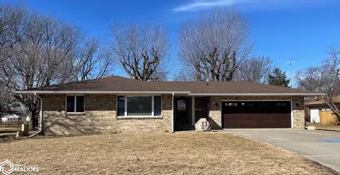 104 S 10th St, Montezuma, IA 50171