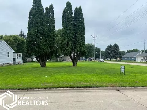 185 6th St SW, Britt, IA 50423