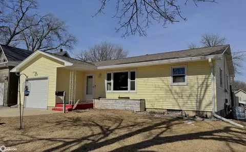 208 5th Ave NE, Hampton, IA 50441