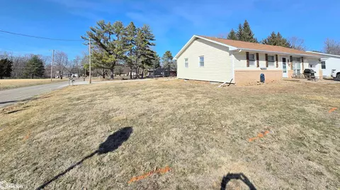 Exterior - 16 Westview Dr, Hamilton, IL 62341 photo 1 of 2