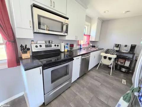 Kitchen - 16 Westview Dr, Hamilton, IL 62341 photo 2 of 2