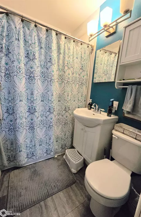 Bath - 16 Westview Dr, Hamilton, IL 62341 photo 1 of 1