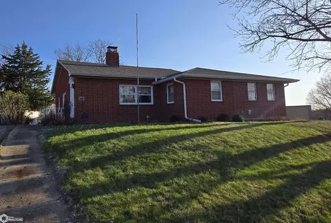 422 Benton Ave W, Albia, IA 52531