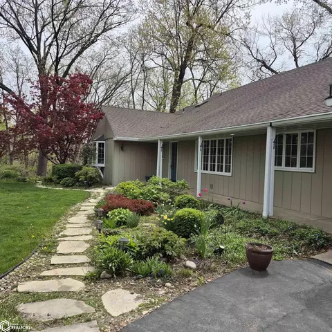 20 Birchwood Hill Dr, Ottumwa, IA 52501
