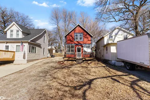 222 Glen Cove Dr, Clear Lake, IA 50428