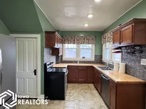 Kitchen - 1024 Drake, Centerville, IA 52544 photo 3 of 3