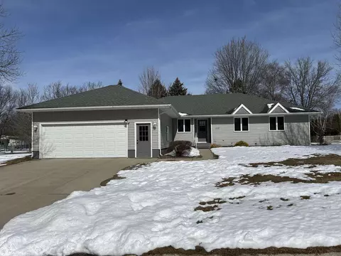 117 Oakview Dr, Forest City, IA 50436