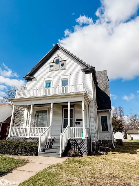415 S Garfield Ave, Burlington, IA 52601