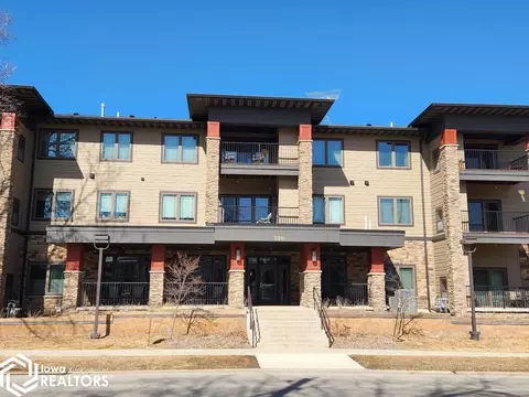 320 1st St NE #205, Mason City, IA 50401