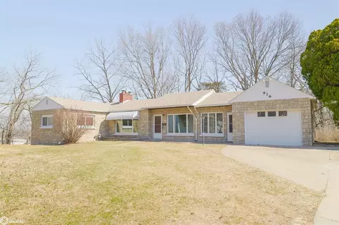 916 Bartlett St, Burlington, IA 52601