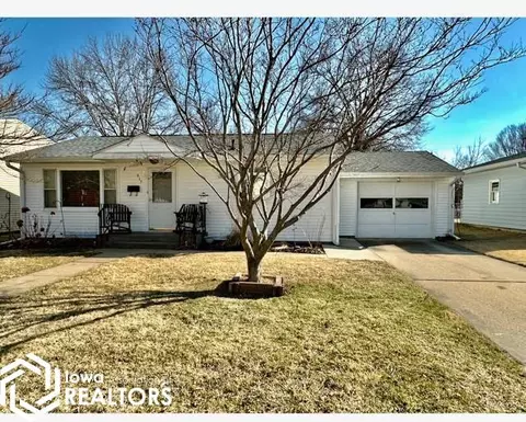 415 Denmark St, Burlington, IA 52601