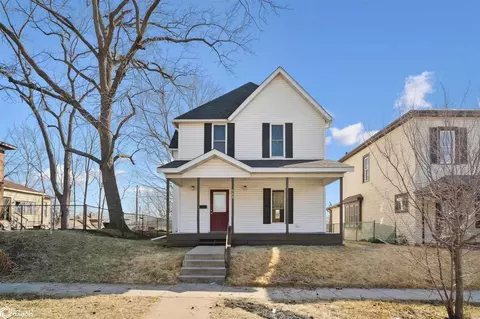 548 S 10th St, Burlington, IA 52601