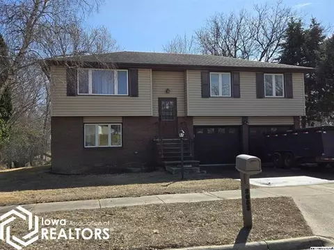 2055 S Carolina Ter, Mason City, IA 50401