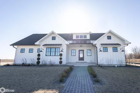 325 W Fuller Dr, Garner, IA 50438