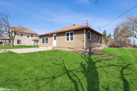 402 Center Ave, Alexander, IA 50420