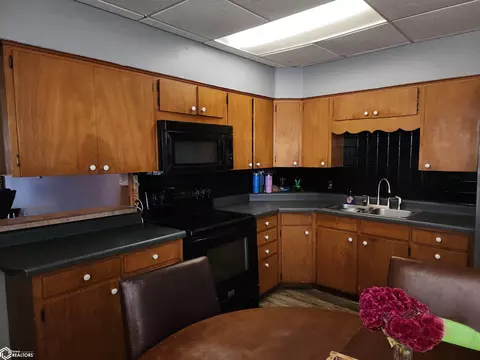 511 E State St, Corydon, IA 50060 photo 3