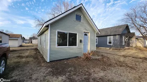 322 24th St SW, Mason City, IA 50401