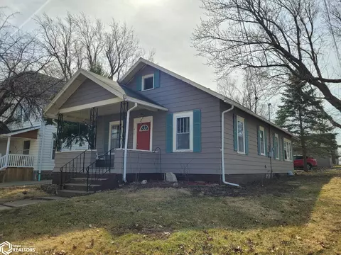 419 W Pleasant Valley St, Sigourney, IA 52591