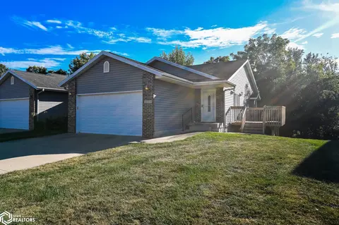 2211 Dubois Cir, Marshalltown, IA 50158