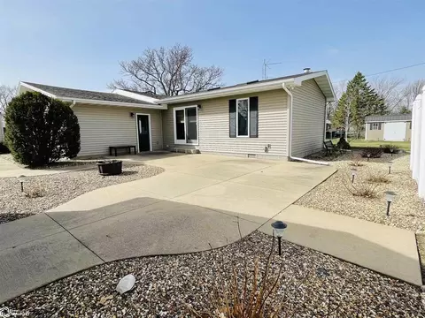 Exterior - 1065 1st St, Gladstone, IL 61437 photo 6 of 12