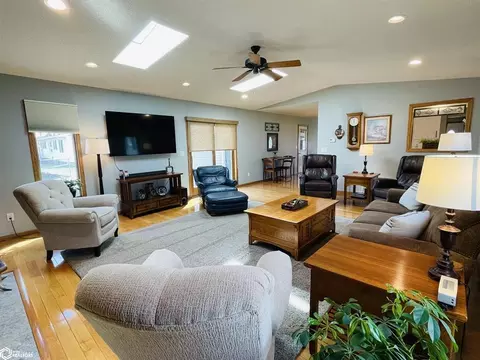 Living - 1065 1st St, Gladstone, IL 61437 photo 5 of 9