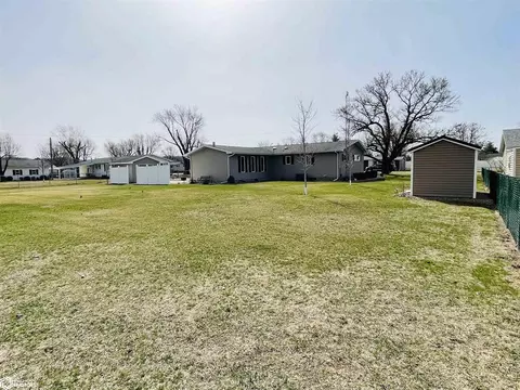 Exterior - 1065 1st St, Gladstone, IL 61437 photo 10 of 12