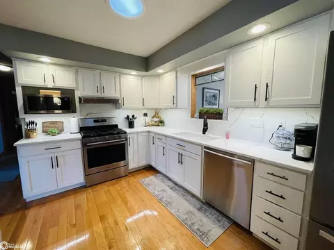 Kitchen - 1065 1st St, Gladstone, IL 61437 photo 2 of 7