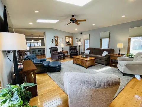 Living - 1065 1st St, Gladstone, IL 61437 photo 4 of 9