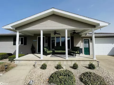 Exterior - 1065 1st St, Gladstone, IL 61437 photo 2 of 12