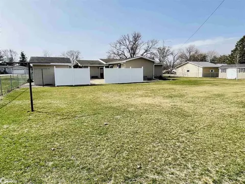 Exterior - 1065 1st St, Gladstone, IL 61437 photo 11 of 12