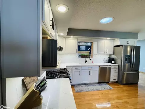 Kitchen - 1065 1st St, Gladstone, IL 61437 photo 4 of 7