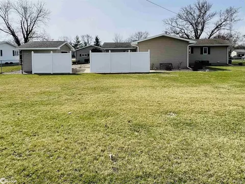 Exterior - 1065 1st St, Gladstone, IL 61437 photo 9 of 12