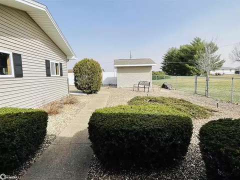 Exterior - 1065 1st St, Gladstone, IL 61437 photo 3 of 12