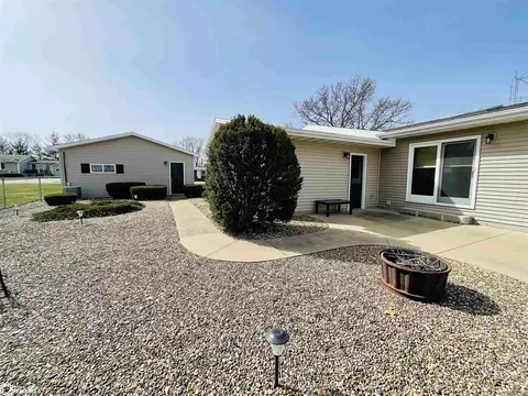 Exterior - 1065 1st St, Gladstone, IL 61437 photo 4 of 12