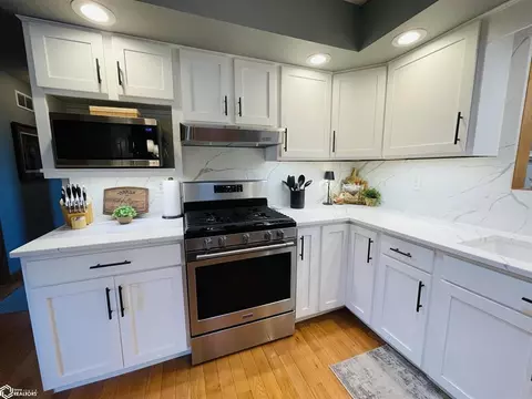 Kitchen - 1065 1st St, Gladstone, IL 61437 photo 5 of 7